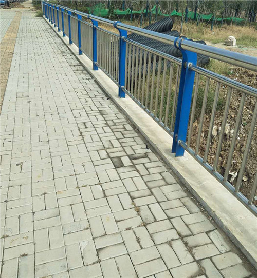 桥梁景观防撞隔离防护栏杆 不锈钢复合管桥梁护栏