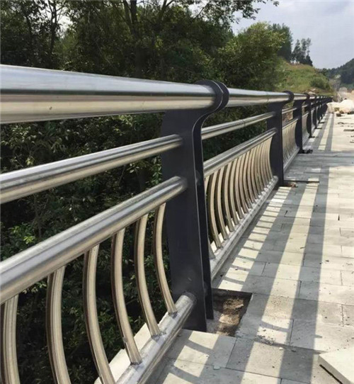 河道景观桥边防护栏 道路安全隔离护栏可定制