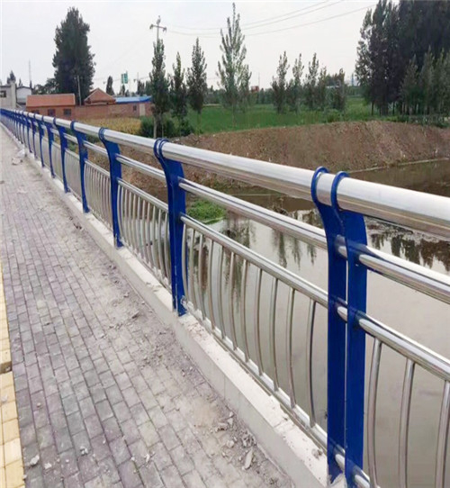 厂家定制河道景观 不锈钢复合管防护栏杆质优价廉