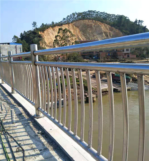 桥梁护栏厂家供应 不锈钢复合管防护栏杆